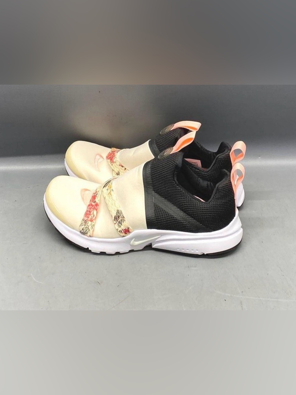 Nike Presto Extreme Vintage Floral BQ5294-001 Sneakers
Youth Sz 6Y/Ladies Sz 7.5